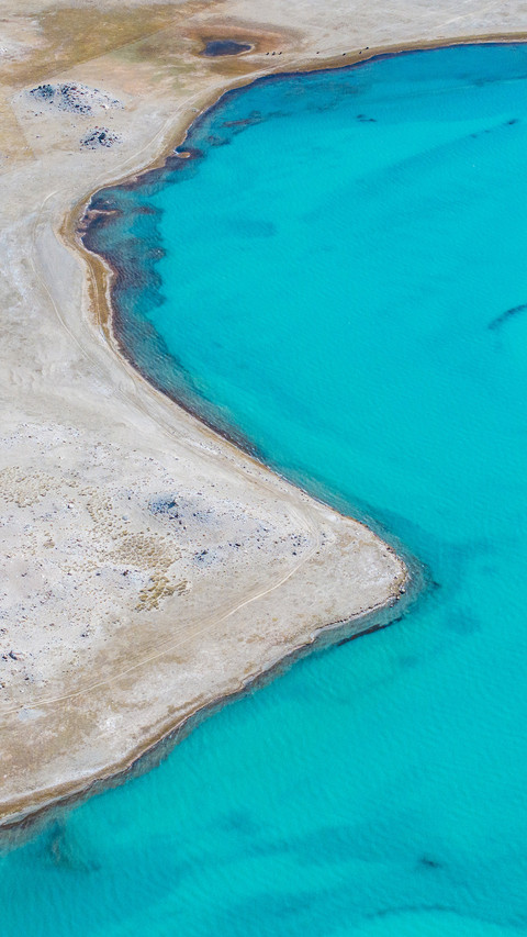 Why is lake karakul so blue screenshot
