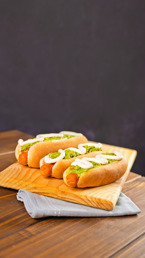 Chilean Typical Completo Food Hot dog with tomato screenshot