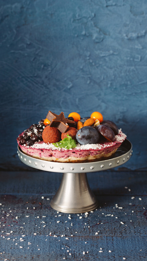 Cake with nuts and berries screenshot