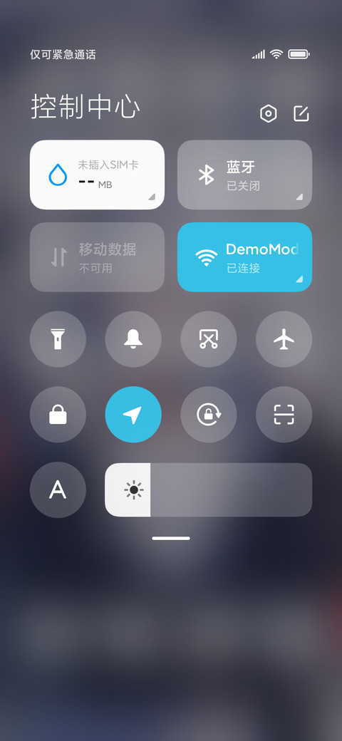 报纸艺术风格少女 screenshot