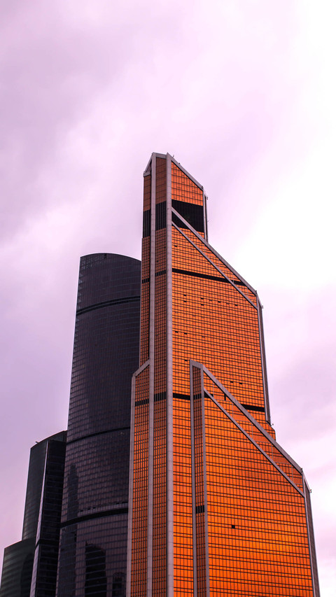 Futuristic city ladscape screenshot