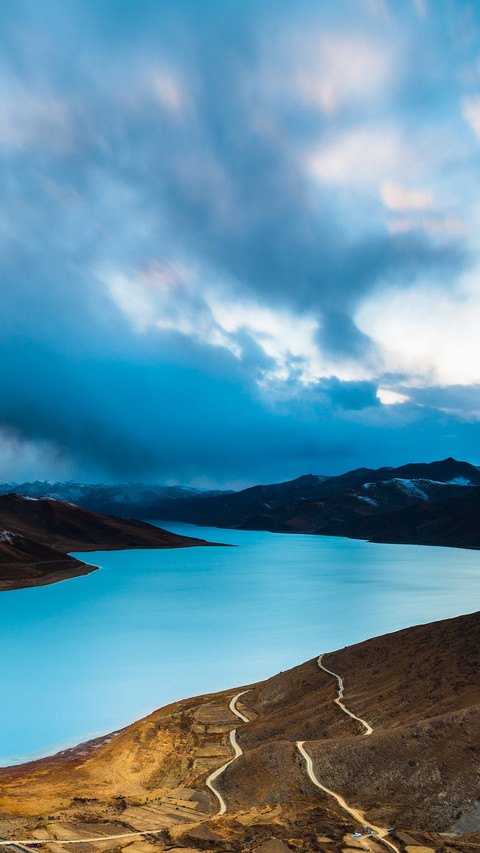 A sacred lake in Shannan, Xizang, China screenshot