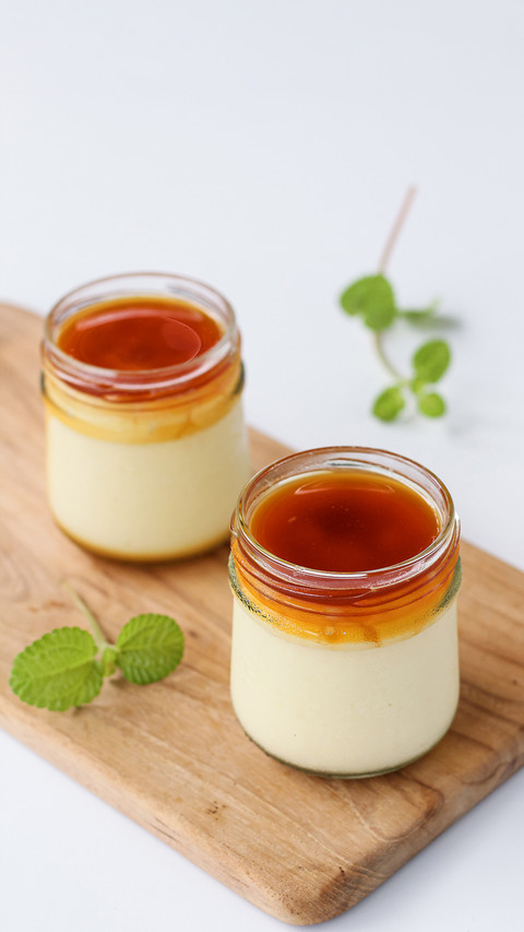 Creme brulee or Crème brûlée no bake served on jar screenshot