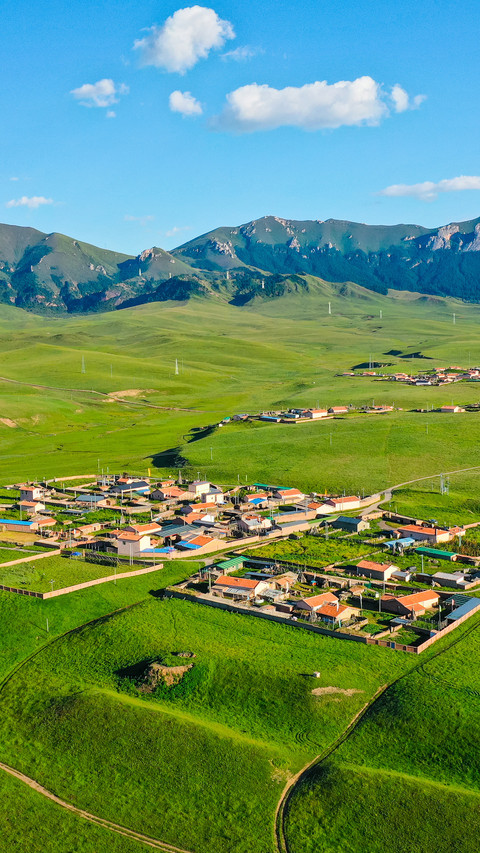 Villages on the grassland screenshot