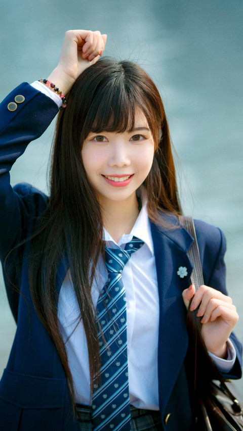 女生戴领带也超美 screenshot