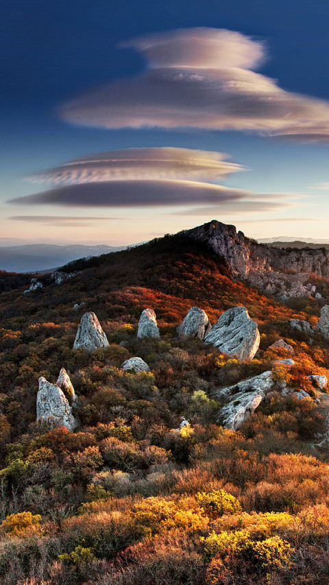 Beautiful Mountains And Clouds screenshot