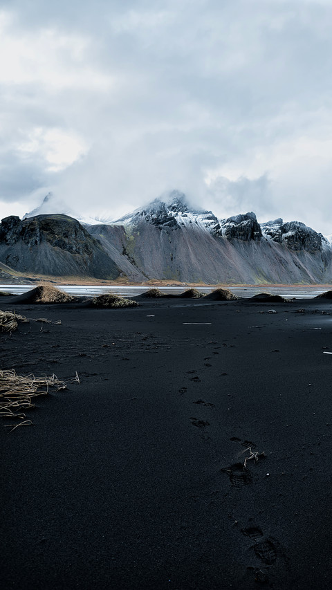 Bat mountain iceland screenshot