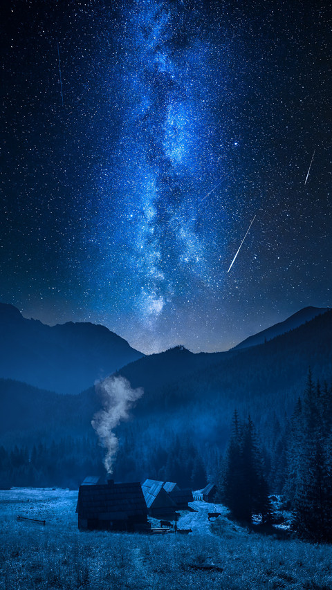 Meteor Flies Across The Beautiful Starry Sky screenshot