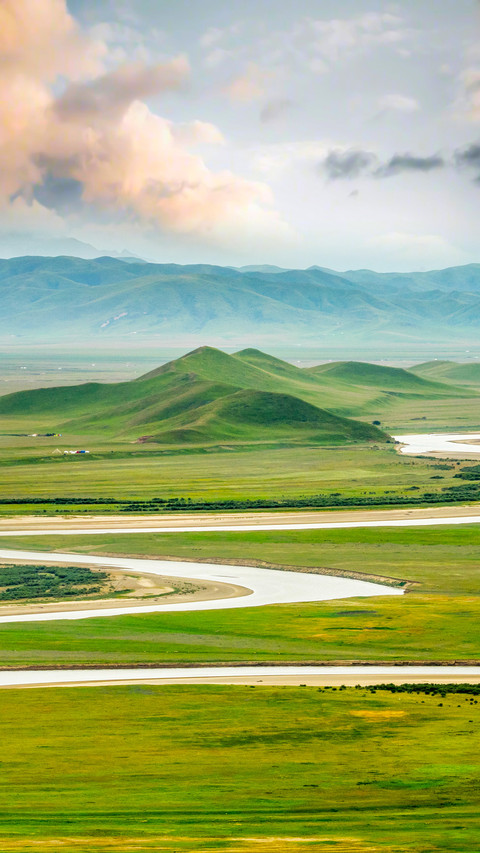 The First Bend of the Famous Zigzagged Yellow River of China screenshot