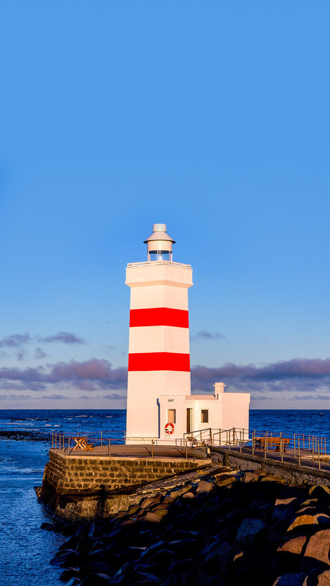 Lighthouse in Iceland screenshot