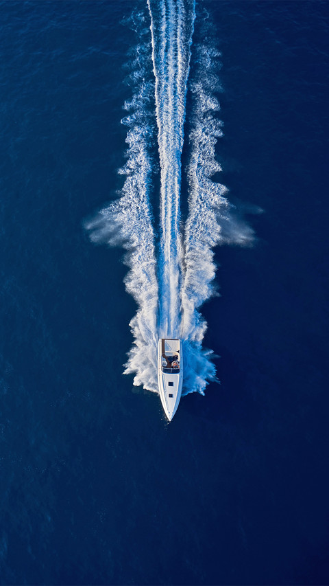 Large Speed Boat Moving at High Speed screenshot