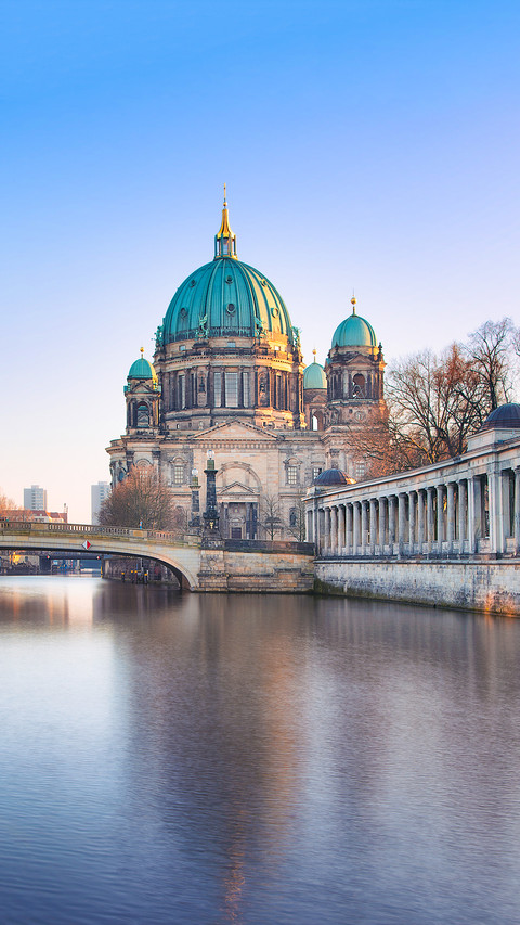 Dome by the river in Berlin screenshot