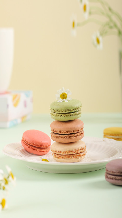 Multi Flavor Macaron on Cardboard screenshot