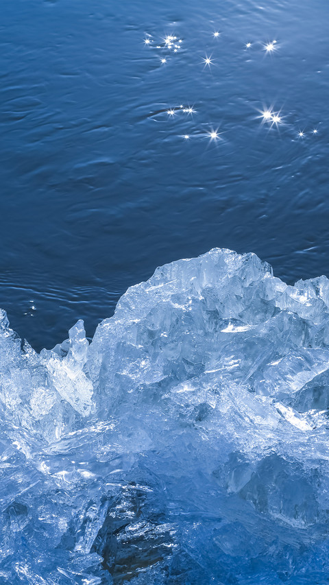 Crystal ice and blue water surface screenshot