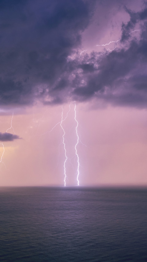 The mystery of lightning at sea screenshot