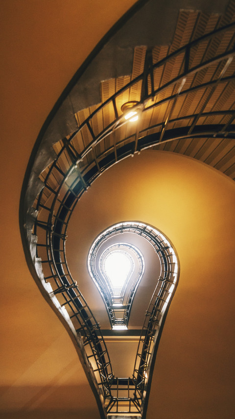 Beautiful Stairs in Shape of Bulb screenshot