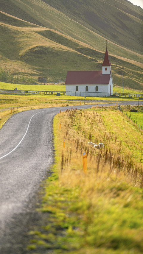 Road among Hills screenshot