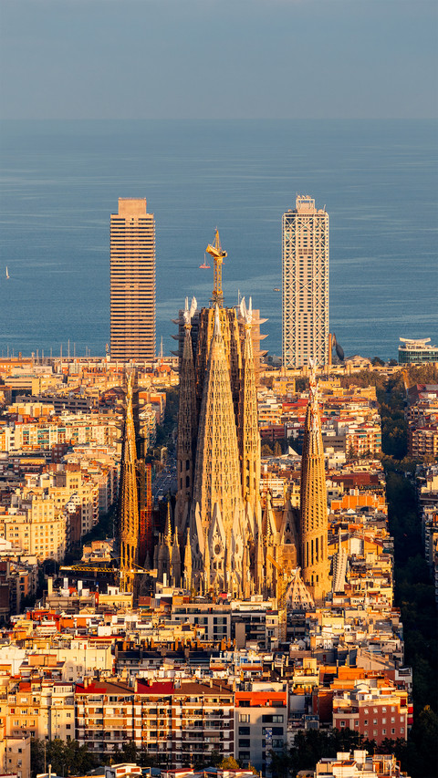 The dreamy architectural city of barcelona screenshot