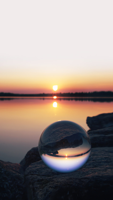 A Ball Made of Glass Showing the Main Scene screenshot
