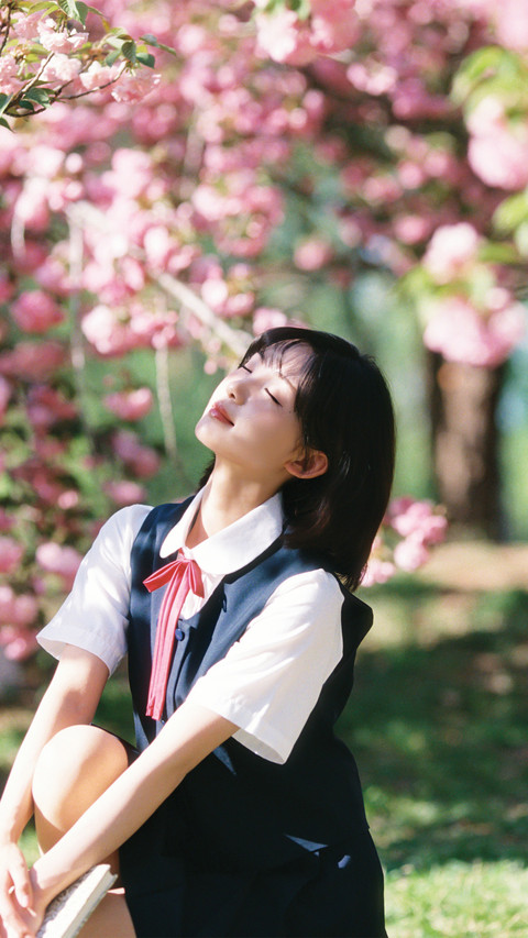 吕小雨花下少女帧 screenshot