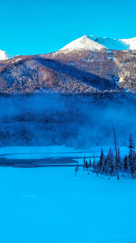 Snow dances in the light screenshot