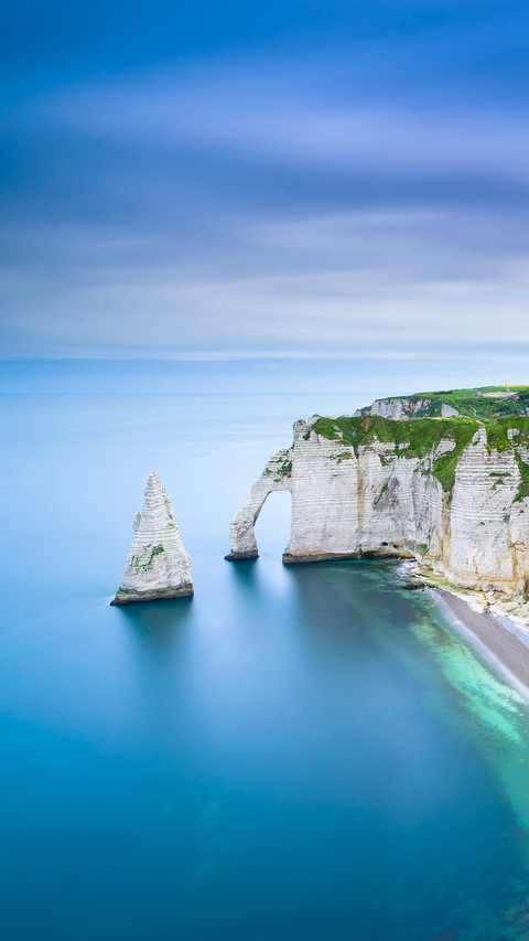 Etretat Aval Cliff, Rocks and Natural Arch Landmark screenshot