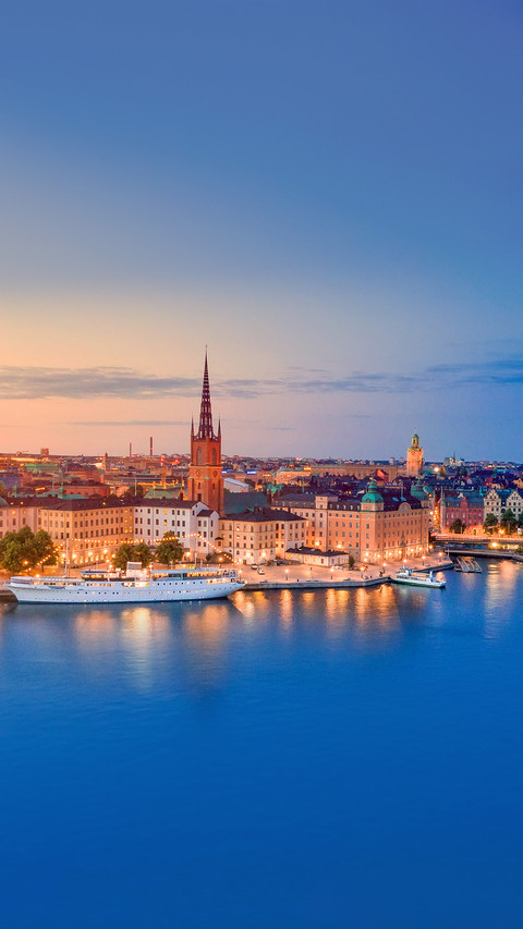 Night view of Stockholm city centre screenshot