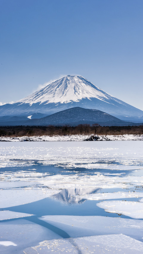 The beautiful small town at the foot of mount fuji screenshot