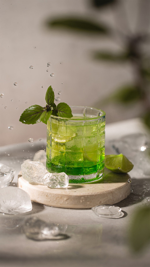 A Glass of Lemon Juice And Some Ice Cubes screenshot