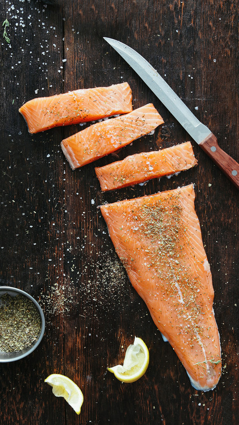 Raw fish with herbs screenshot