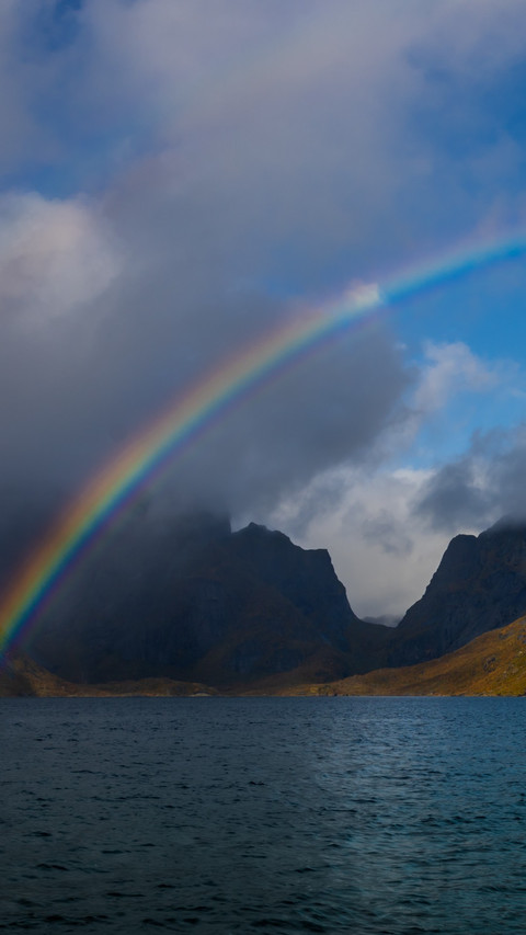 The tranquil beauty of Rainbow Mountain's scenery screenshot