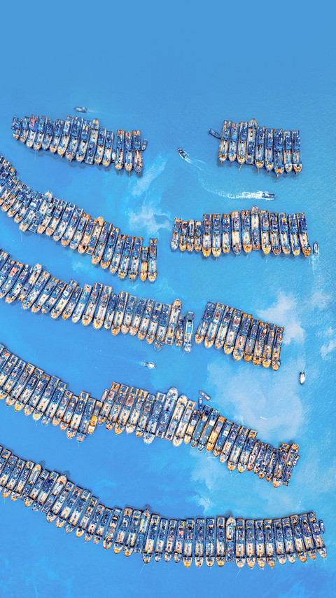 Returning fishing boats draw the sea matrix 2 screenshot