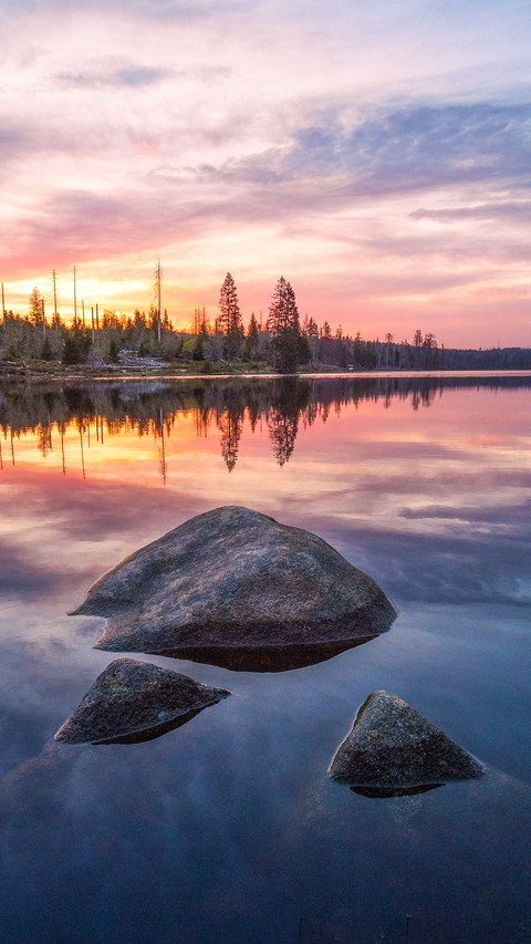Sunrise at the Oderteich in the Harz Mountains Germany screenshot