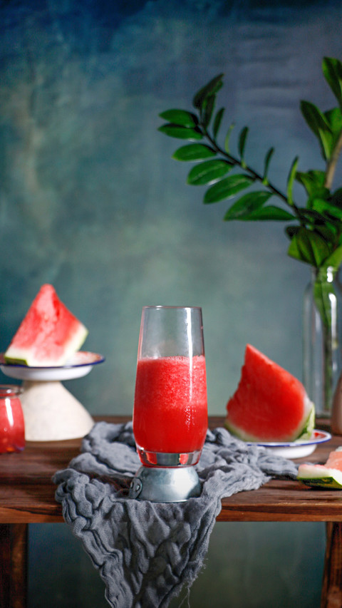 Watermelon juice tastes good after being squeezed like this screenshot
