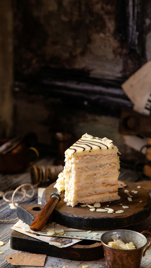 A Plate of Delicious Cream Cake screenshot