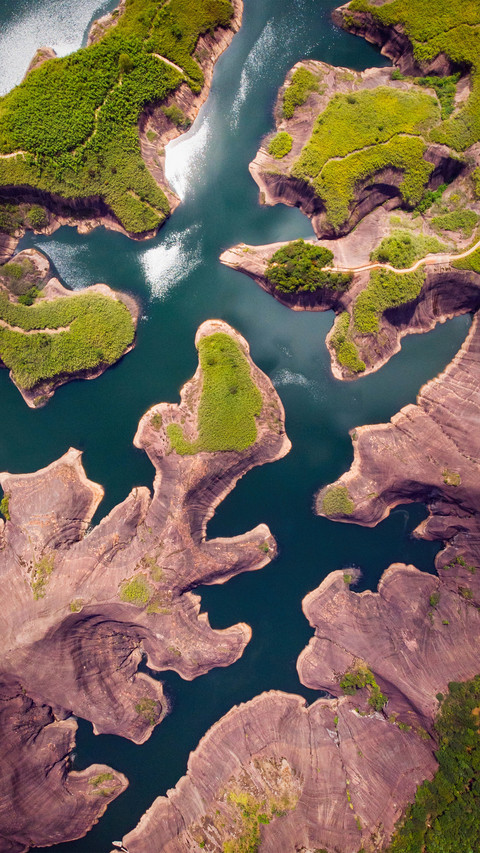 The secret realm between mountains and rivers screenshot