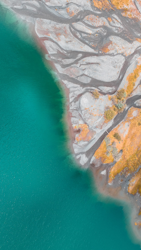 The Bottomless Lake beneath Dillon Snow Mountain screenshot