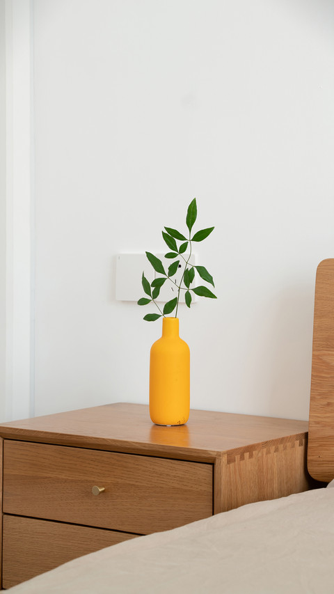 What are the materials of the vase screenshot