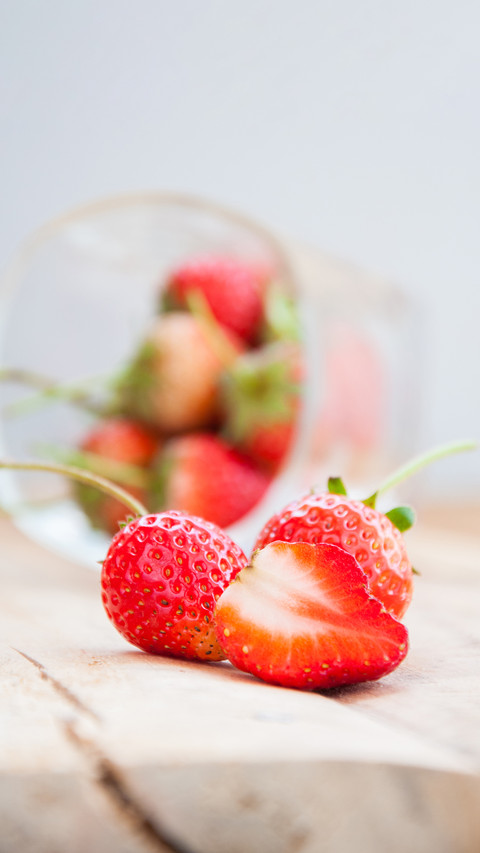 Fresh strawberries fruit isolated screenshot