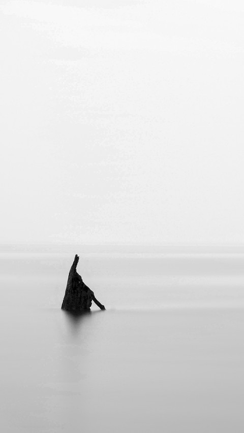 Black and white silence screenshot