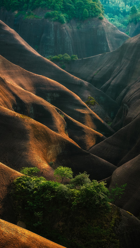 Canyon light and shadow screenshot