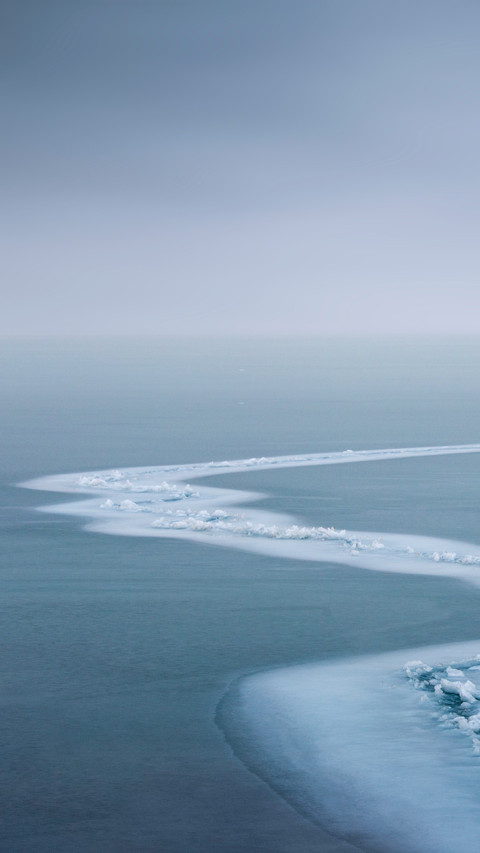 Backpackers are traveling alone on the lake surface of screenshot