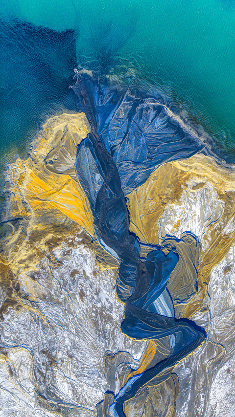 Oil painting of the earth screenshot