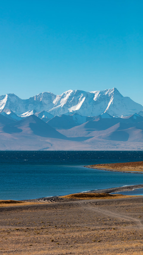 Namtso lake takes in the vastness of the plateau screenshot