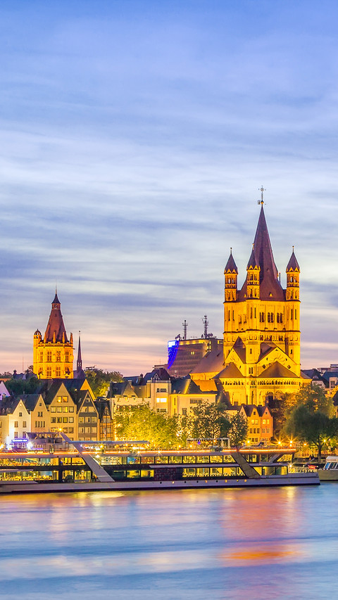 historical center of Cologne from Rhine river, German screenshot