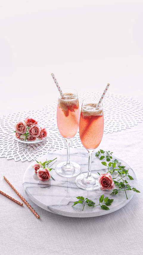 Refreshing Coctails with Fresh Peach And Sherbet in Glasses screenshot