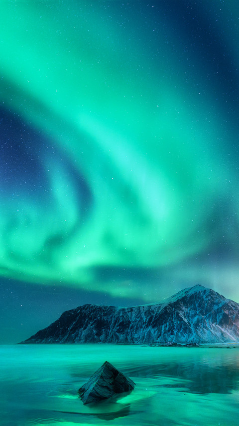Northern Lights in Lofoten Islands, Norway screenshot