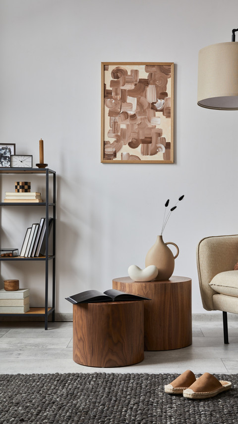 Artistic Vibe, Abstract Art Enhances Living Room screenshot