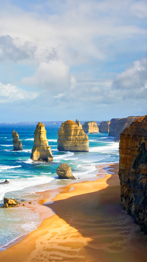 Beautiful 12 Apostles in Australia screenshot
