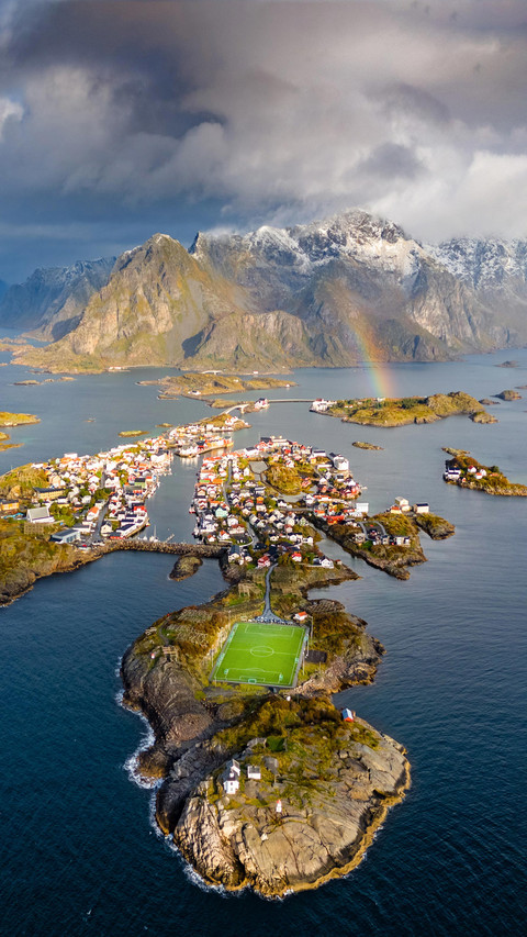 The football field at the end of the world screenshot